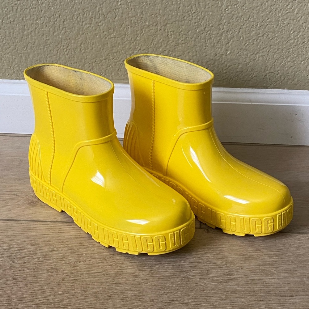 UGG Drizlita Yellow Rain Boots Waterproof Ankle-Height